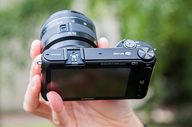 Samsung nx2000 deals